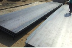 中板是一种宽厚比和表面积都很大的扁平钢材。材质有Q235、20#、16MN、304、316等规格。